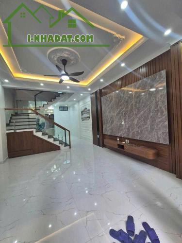 BÁN NHÀ 5 TẦNG PHỐ ĐỖ NHUẬN XUÂN ĐỈNH,  OTO ĐỖ CỬA,  KINH DOANH DÒNG TIỀN TỐT 55M2. 12TY.
