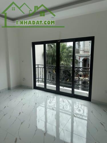 HÀNG ĐỘC LÔ GÓC – 50M2 – Ô TÔ ĐỖ CỬA – NHỈNH 3 TỶ - SÁT HÀ ĐÔNG - 2