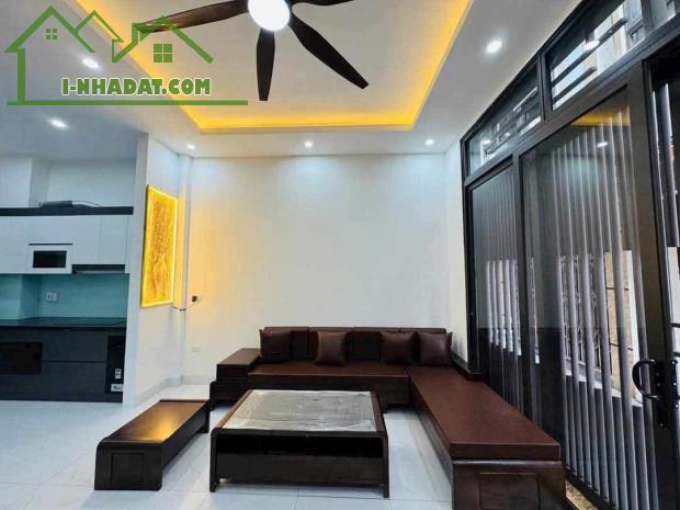 Nhà Đẹp-Lô Góc-Ngõ Thông-Ô Tô Gần-Khu Vực Tây Mỗ-Nam Từ Liêm: 5 Tầng. Nhỉnh 4 Tỷ
