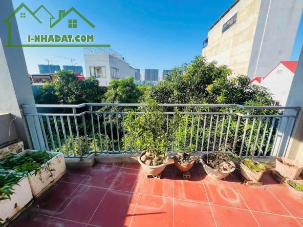 Bán nhà Gia Quất, Thượng Thanh 42m x 4T cách 1 nhà ra đường 17m, gần cv, chỉ 5 tỷ 6 có - 1