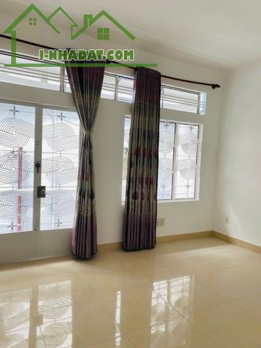 NGAY NGÃ TƯ BẢY HIỀN - 44M2 ( 4,2 X 11 ) - 2 TẦNG - 2PN - HẺM XE HƠI - HOÀN CÔNG ĐẦY ĐỦ - - 2