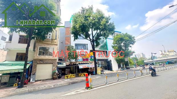 NHÀ NẰM TRÊN MẶT TIỀN ĐƯỜNG VĨNH KHÁNH- GẦN NGÃ TƯ VĨNH KHÁNH VÀ BẾN VÂN ĐỒN- CHỦ NHIỆT