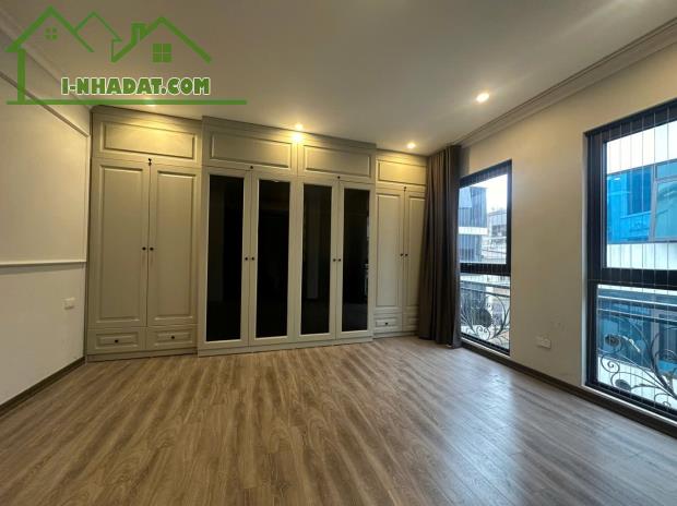 Độc nhất! Bán tòa nhà Huỳnh Thúc Kháng - 95m² - mặt tiền 9m thang máy - phân lô - lô góc - 5