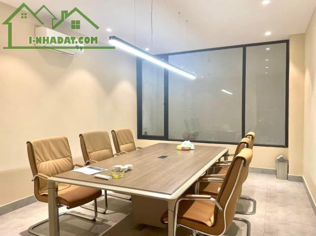 Cổ Linh, Long Biên, 80m2, MT4.2m, 5 tầng thang máy, ô tô tránh, vỉa hè 5m, kinh doanh