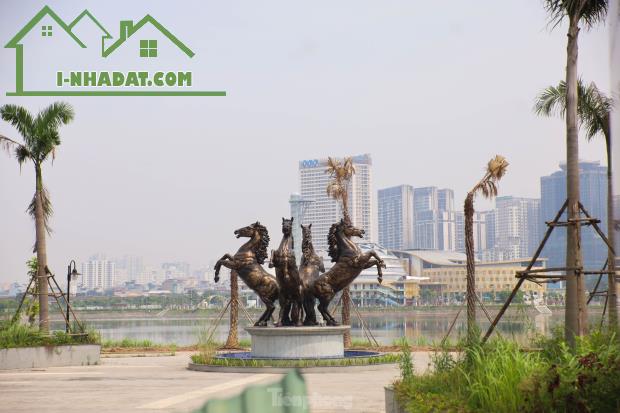 Căn hộ 2 ngủ 2 WC view hồ điều hòa giá rẻ nhất lúc này tại Vinhomes Skylake Phạm Hùng - 4