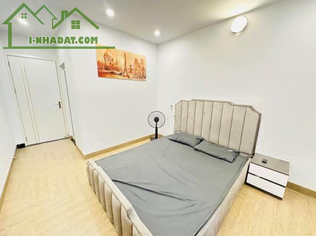 Bán nhà mặt ngõ Trần Khát Chân. Hai Bà Trưng DT 62m x 6T. Mặt tiền 3.5m. Giá 12.9 tỷ - 2