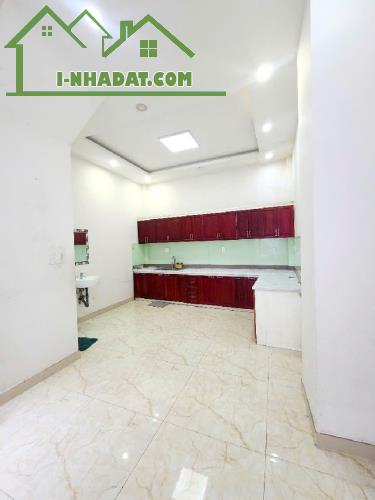 Chợ Ông Địa, 47m2, 3 tầng Đúc, 15m ra đường xe tải, Nhỉnh 6 Tỷ