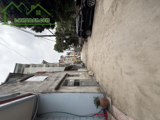 Bán nhà 50m2 quận Bắc Từ Liêm, Gần oto, An sinh tốt, 2 thoáng, Tặng nội thất, Nhà đẹp