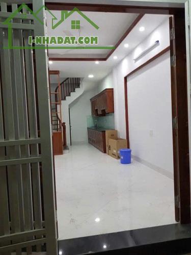 Cho thuê nhà riêng ở nhóm, GĐ ngõ Gốc Đề quận Hai Bà Trưng 35m x 5T, 3PN4VS giá 11.5tr