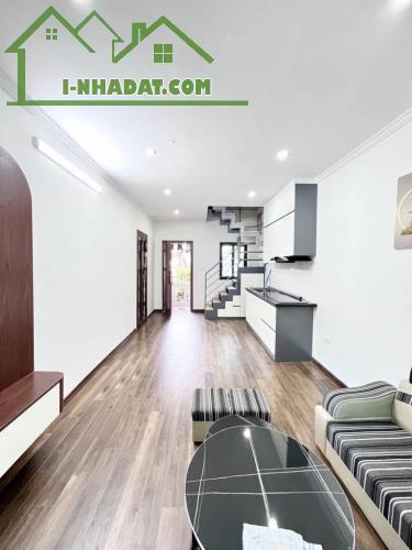 🌼 BÁN NHÀ TẬP THỂ PHỐ TRƯƠNG ĐỊNH - Ô TÔ GẦN NHÀ- 20/55M2 - 2 TỶ