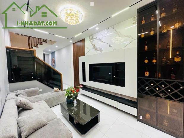 Bán Nhà Nguyễn Trãi 37m² 5 Tầng - Vị Trí Đẹp - Gần Phố - Full Nội Thất Xịn Sò - Chỉ 5.85 - 2