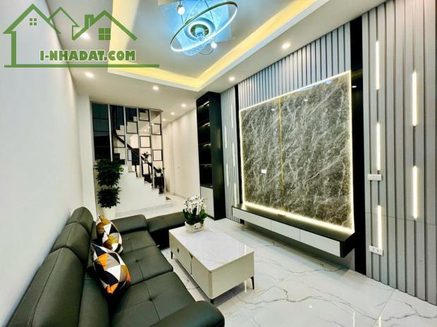 Bán Căn Nhà Mặt Tiền khu Phân Lô  Đền Lừ Hoàng Mai DT60/7Tầng MT3.7M 20Tỷ