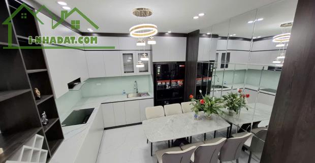 Bán nhà 65m2, Nguyễn Trãi, Thanh Xuân, Ô TÔ, 2 mặt ngõ, vỉa hè, KD, thang máy, 15,8 tỷ.