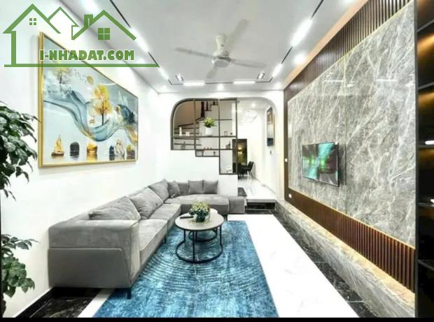 Nhà đẹp phố Trạm - bán nhà 60 m2 ,ngõ thông ô tô tránh, nhỉnh 10tỷ - 1
