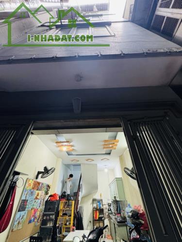Bán nhà Mai Động 31m2 5 tầng ngõ thông , gần phố .Giá 5,88 tỷ