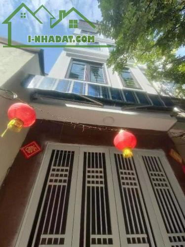 Bán Nhà 5 Tầng Phố Nam Dư - Giá Chỉ Hơn 5 Tỷ. Sổ đỏ chính chủ trao tay.