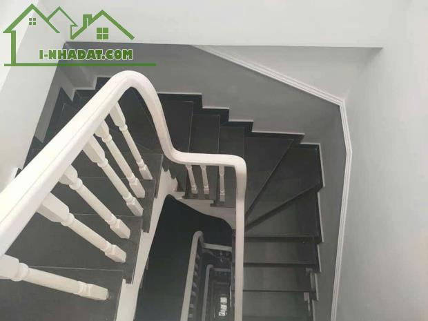 Chất hơn nước cất, ra cổng đường ô tô tránh. Ngõ 68 Nguyễn Văn Linh 31m2 giá 5,x tỷ - 4