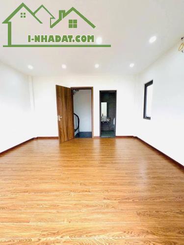 BÁN NHÀ BÁT KHỐI -LONG BIÊN - NHÀ MỚI - LÔ GÓC - NGÕ THÔNG - Ô TÔ 7 CHỖ VÀO NHÀ - GẦN HỒ - 3