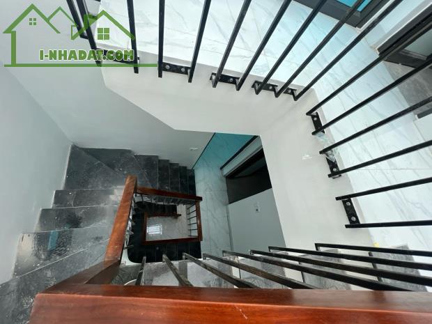 BÁN NHÀ 3 TẦNG, 55M2; MỚI KÍNH KOOG, Ô TÔ 4 CHỖ ĐỖ CỬA VÀO NHÀ - BẮC HỒNG - ĐÔNG ANH. - 2
