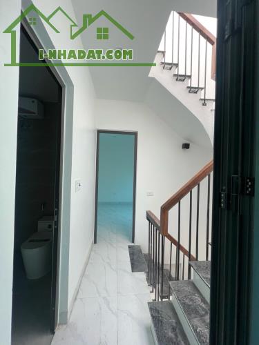 BÁN NHÀ 3 TẦNG, 55M2; MỚI KÍNH KOOG, Ô TÔ 4 CHỖ ĐỖ CỬA VÀO NHÀ - BẮC HỒNG - ĐÔNG ANH. - 3