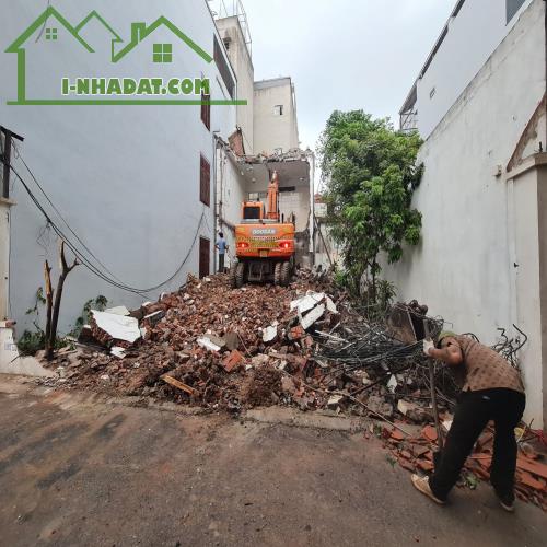 Gì? 40m2 ô tô tránh tại Đặng Xá, Gia Lâm mà chỉ 3 tỷ x thôi á? Lh 0989894845 để biết chi