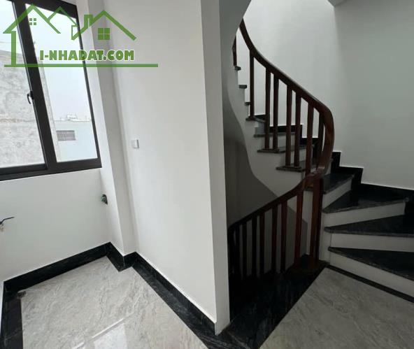 B.ÁN NHÀ DI TRẠCH_33M2X5T, VIEW VÀNH ĐAI 3,5, NGÕ NÔNG, SÁT Ô TÔ, NHỈNH 4 TỶ XÍU