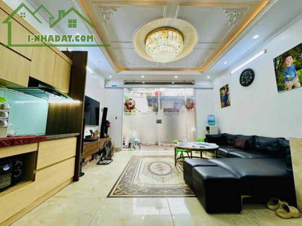 💥 BÁN NHÀ NGỌC THỤY – LONG BIÊN – 5.95 TỶ 💥
🏡 NHÀ ĐẸP – GẦN PHỐ – NGÕ THÔNG – Ô TÔ ĐỖ - 3