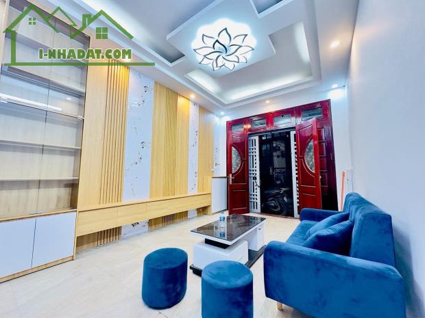 “🔥 Nhà đẹp Long Biên – Sát cầu Vĩnh Tuy – Chỉ 5.45 tỷ – Mua ngay kẻo lỡ!”