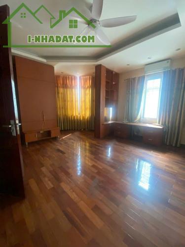 Cho thuê nhà lô góc, ô tô,  thang máy ở Trần Duy Hưng, Cầu Giấy 80m x 5T giá 42 triệu - 1