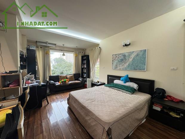 Bán biệt thự Pháp Vân - Hoàng Mai, 285m2, giá 56 tỷ, ở sướng. Lh 0888229559