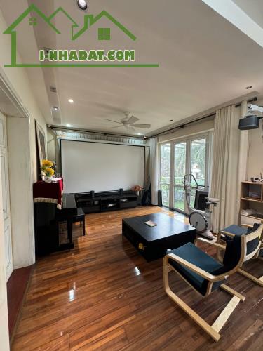 Bán biệt thự Pháp Vân - Hoàng Mai, 285m2, giá 56 tỷ, ở sướng. Lh 0888229559 - 1