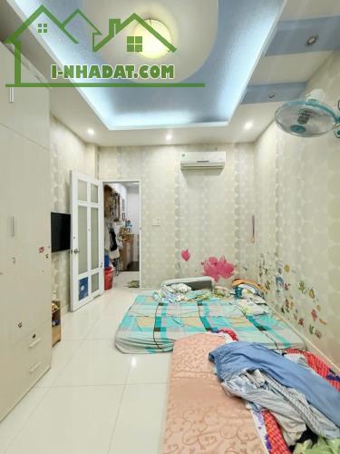 Cạnh CV Lê Thị Riêng, 5 tầng BTCT, 30m ra mặt tiền, Nhỉnh 5 Tỷ