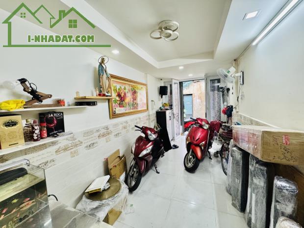 (S400) MẶT TIỀN ĐƯỜNG . DIỆN TÍCH 35M2 - GIÁ 3,5ty. * Một trệt, một lầu, 2 phòng ngủ. * 2