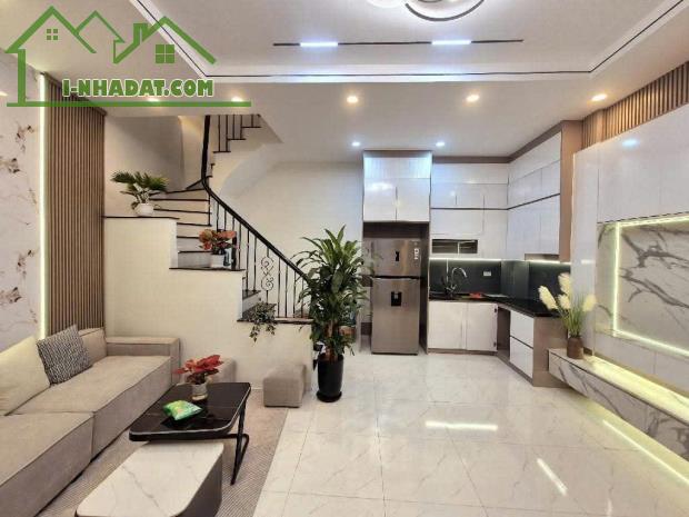 BÁN NHÀ -PHÚC LỢI LONG BIÊN -MỚI XÂY-PHÙ CHO GIA ĐING CÓ NHU CẦU Ở LUÔN