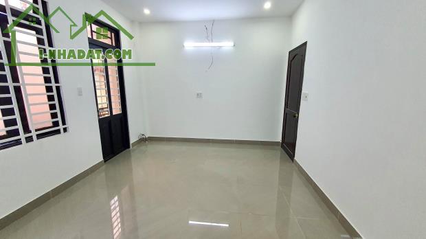 Căn nhà 120m2 độc lập nằm tầng 1 phù hợp GĐ ở và KD, xưởng may, sản xuất hàng, sát chợ TB - 3