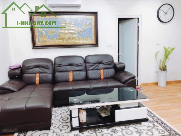 Bán chung cư Ruby CT2 Giang Biên-Việt Hưng-Long Biên-70m 2n2wc-ban công Đông Nam-giá 3.35 - 3