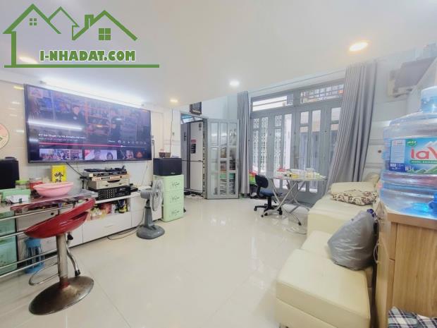 HIẾM CÓ - 5 TỶ HƠN - BÁN NHÀ ĐẸP HUỲNH VĂN BÁNH, P.13, PHÚ NHUẬN - SÁT HXH - 40M2 2 LẦU 3P - 3