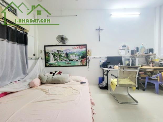 HIẾM CÓ - 5 TỶ HƠN - BÁN NHÀ ĐẸP HUỲNH VĂN BÁNH, P.13, PHÚ NHUẬN - SÁT HXH - 40M2 2 LẦU 3P - 1