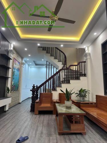 Bán nhà 82 5 5.4 8.8 tỷ, ô tô chạy qua, Đông Mỹ, Thanh Trì