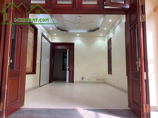 Cho thuê nhà tầng 1 Biệt Thự Pháp Vân 120m2, 2 ngủ, VP Trung tâm, Công ty 15 Triệu - 1