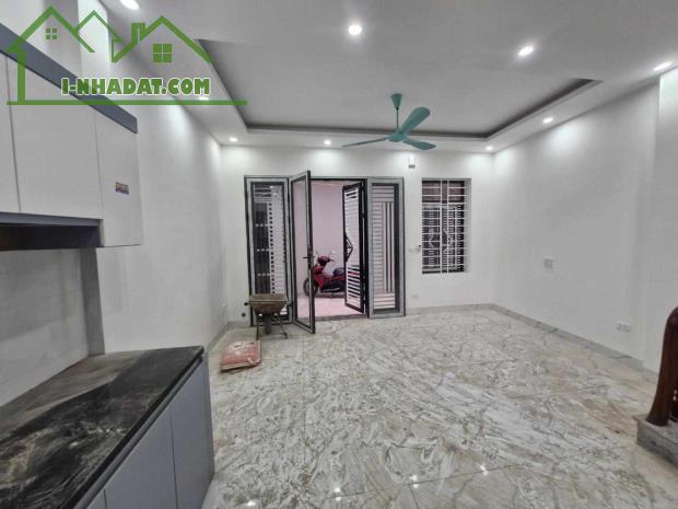 Nhà mới - Ngõ thông - Diện tích 33m2 - 3,55 tỷ - 3
