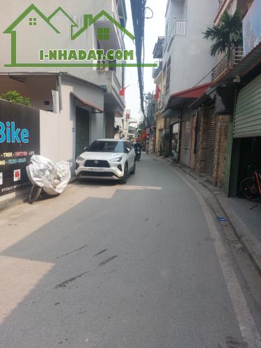 Bán nhà Phố Trạm-long biên,thang máy,gara oto,full nội thất,DT 40m,MT 4,7m, giá 9,5 tỷ
