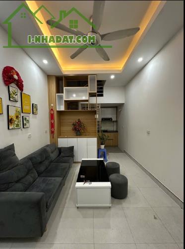 BÁN NHÀ GIÁP BÁT, 10M RA PHỐ,NHỎ XINH FULL NỘI THẤT, SỔ VUÔNG VẮN