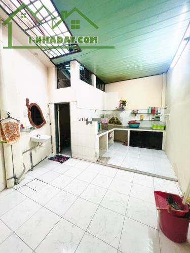 Bán gấp nhà C4 hẻm ô tô 5m, gần 100m2, ngay thoại Ngọc Hầu, nở hậu, mới chỉ 5.7 tỷ    📍 - 1