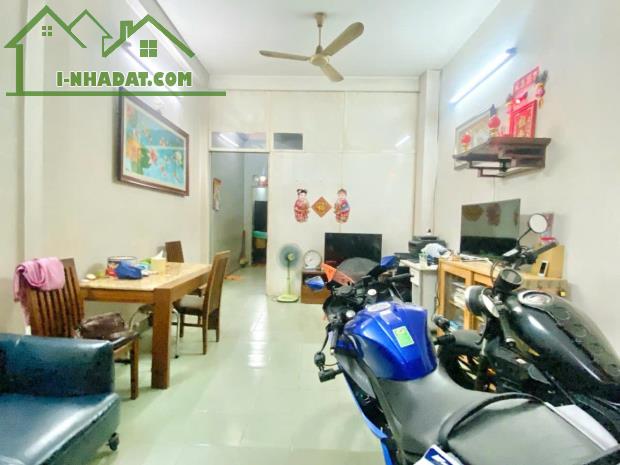 BÁN NHÀ MẶT TIỀN Khuông Việt, Tân Phú 4 tầng 72m2 (4x18). Kinh doanh đỉnh. Giá chỉ 12,6 tỷ