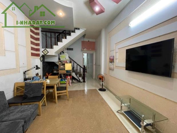Bình tân, gần xa lộ đại hành, 2 lầu ở liền, hẻm ô tô, 65m2, 5 tỷ (thương lượng)