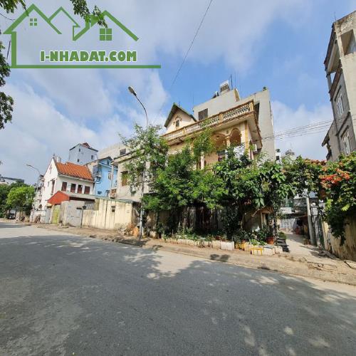 📢 Siêu Gấp Gáp 📢 🏡 BT sân vườn 2 tầng 📏 200m², đường 18m, Gia Lâm 💵 2x tỷ nhỏ 📞 Lh - 1