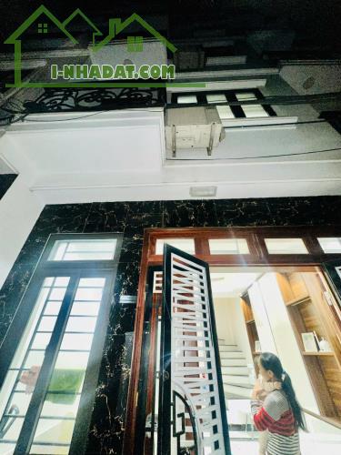 NHỈNH 9 TỶ - ÔTÔ TRÁNH ĐẬU ĐỖ NGÀY ĐÊM- THANG MÁY-  KINH DOANH SẦM UẤT, VƯỢNG KHÍ.