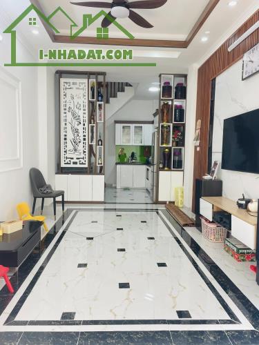 CẦN BÁN GẤP CĂN 30M2 5T, 4.X TỶ PHÚC LỢI LONG BIÊN XÂY MỚI FULL NỘI THẤT GẦN Ô TÔ