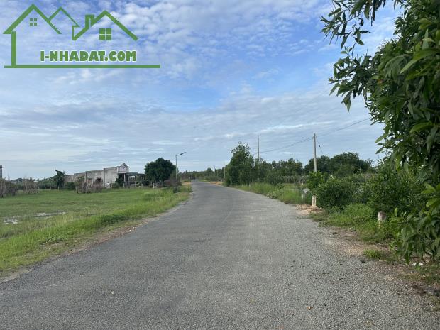 Đất  Ngợp gần biển đường Hồ Tùng Mậu xã Tân Tiến Thị xã Lagi cách biển 1,5 km